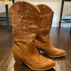 NWOT BILLINI UTICA BOOTS